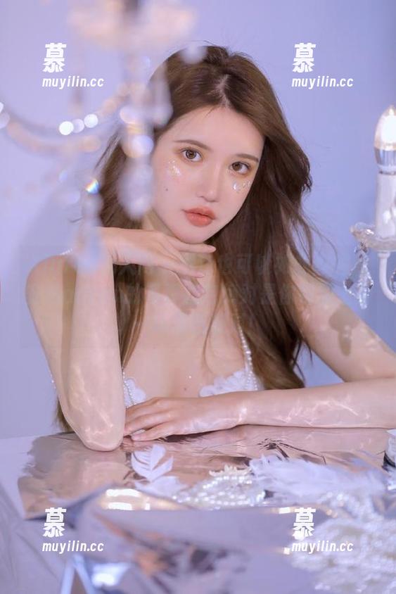 Xiuren秀人网-安然anran Xiuren秀人网 - 黑色也可以如此绚烂!安然anran的写真图包绝对是你视觉上的一场黑色派对!