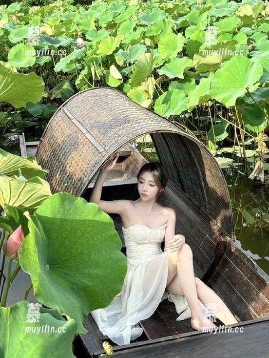 Xiuren秀人网 - 获得“拍黄瓜girl御姐”图集的免费获取方式，欣赏她的唯美瞬间尽在眼前！