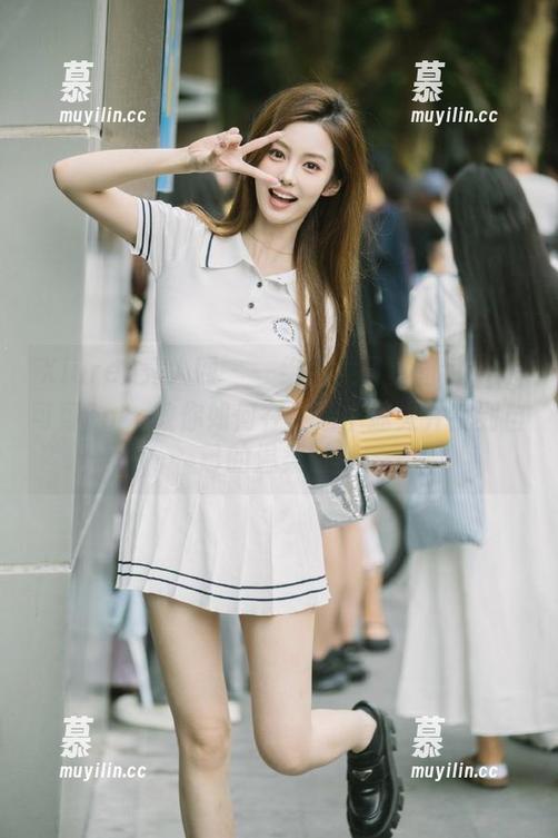 Xiuren秀人网-杨可可coco Xiuren秀人网 - 一组温柔写真图包,杨可可coco教你如何在生活中迷失并找到自己的温柔时刻
