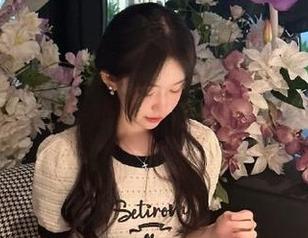 Xiuren秀人网 – 当林文文化身秘书，白衬衫与美图相遇，套图瞬间引爆整个朋友圈！