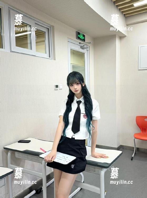 Xiuren秀人网 - 体验梦灵儿Mini学妹全套写真，立刻下载引领时尚潮流
