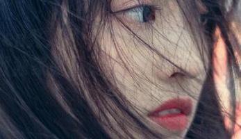 Xiuren秀人网 – 探索欧阳若依厨娘写真，获取独家原图资源，感受美食与美的融合！