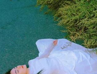 Xiuren秀人网 – 重温黑白之美：瑶啊摇的瑶精彩美图，壁纸设计新灵感