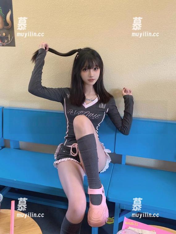 Xiuren秀人网 - 米妮大萌萌独特职业装作品高清展示，揭示职场女性的万种风情