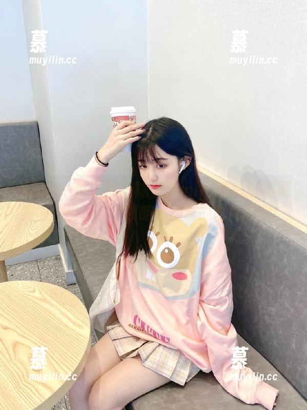 Xiuren秀人网 - 糯美子mini精彩连衣裙美图分享，带你领略她别样的时尚风情！