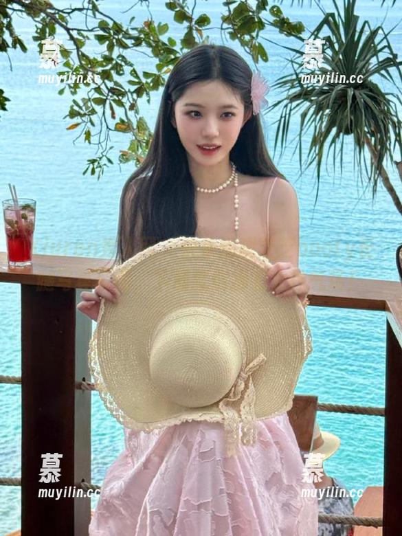 Xiuren秀人网 - 快来围观芝芝booty长腿写真套图，下载就能拥有女神气场！