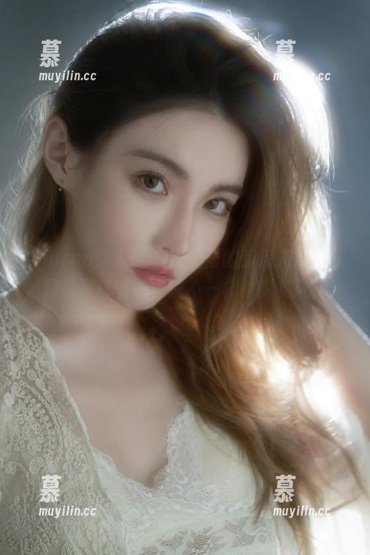 Xiuren秀人网 - 眼镜里的萌汉药baby，精美写真壁纸呈现不一样的甜美风格！