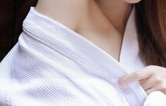 Xiuren秀人网 – 热门更新：谢小蒽的旗袍套图，尽显细腻与典雅之美的完美表达