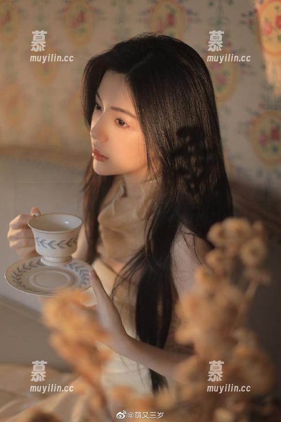 Xiuren秀人网 - 走进赵可欣baby的最新制服写真，探索她内心世界的独特视角