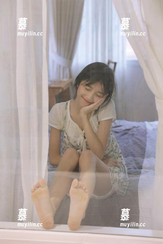 Xiuren秀人网-软软roro Xiuren秀人网 - 绽放的软软roro双人写真图册:每一幅都似乎在诉说温柔的秘密
