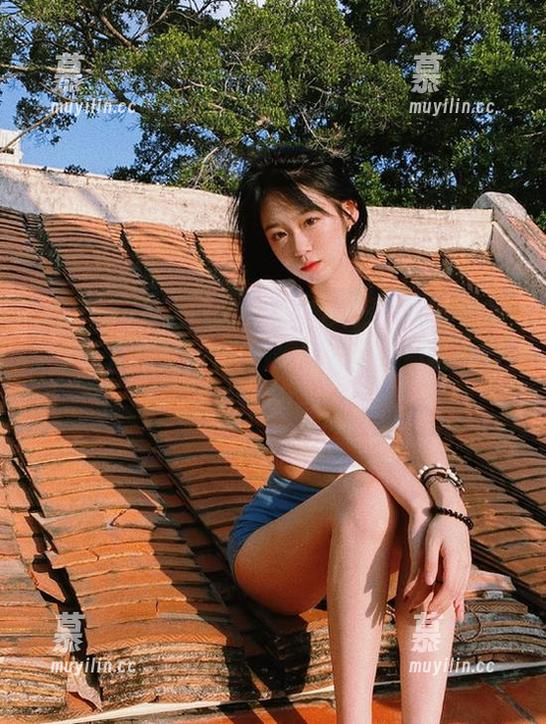 Xiuren秀人网 - 陆萱萱cecillia丝袜写真全新合集更新，与她一起沉浸在迷人的视觉世界中！