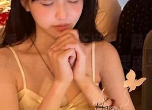Xiuren秀人网 – 全新出炉！陆萱雅修女最新写真合集，感受她的灵魂与诗意