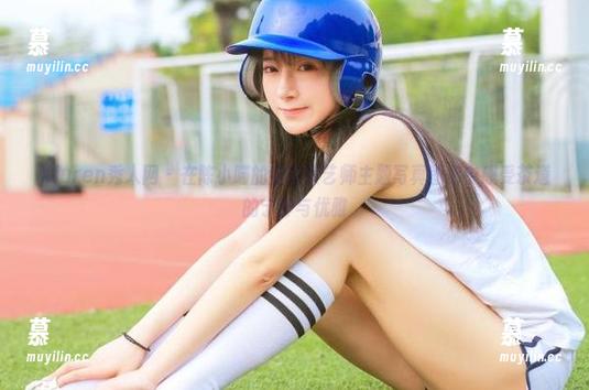 Xiuren秀人网 - 在陈小喵的全套茶艺师主题写真图包中感受茶道的宁静与优雅