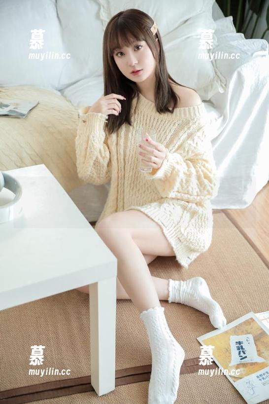 Xiuren秀人网 - 陈巧蓓isabella带来的JK套图作品，展现无限魅力与青春气息