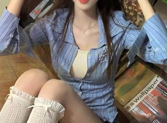Xiuren秀人网 – 陈念灵Vickyao毛衣写真集：原图揭示她的独特魅力与时尚感