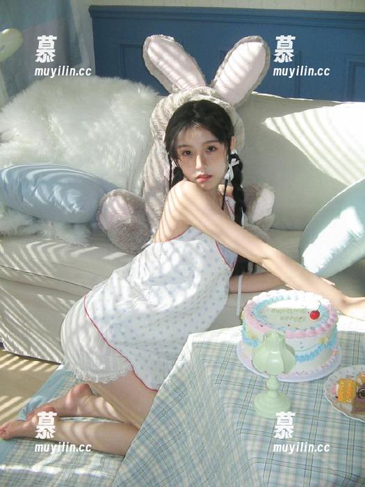Xiuren秀人网 - 沉浸在无圣光的清纯中，领略陈雅漫VICKY的美图风采
