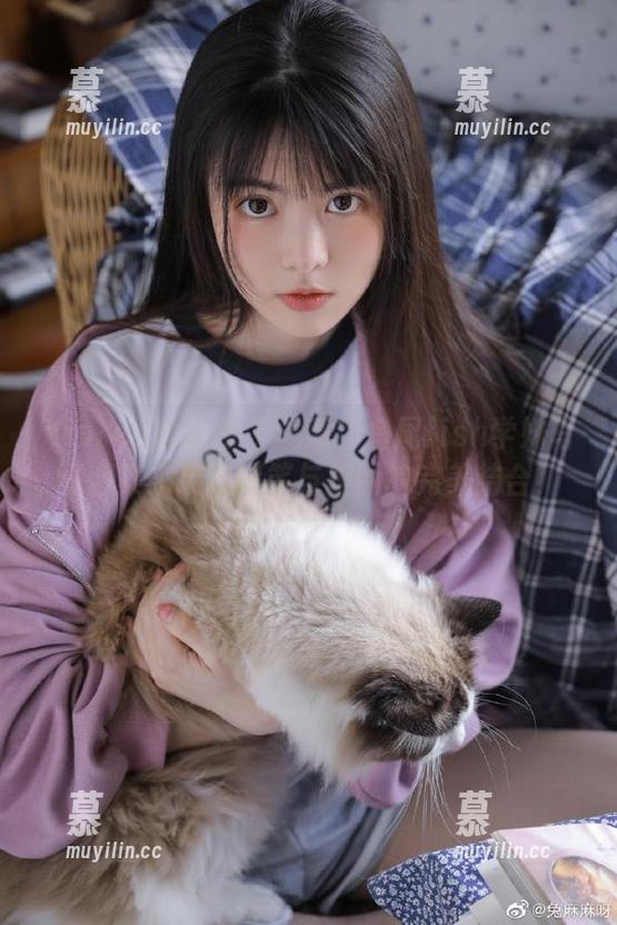 Xiuren秀人网 - 注意！鱼尾fish学妹写真合集来袭，搞笑与美丽的完美结合！