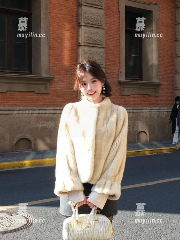 Xiuren秀人网-黎苏苏 Xiuren秀人网 - 无圣光的魅力:黎苏苏户外写真作品展现真实自我