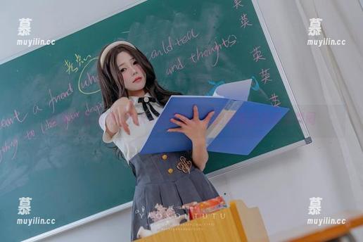 高清原图系列：Yiko湿润兔打造的居家甜妹唯美瞬间