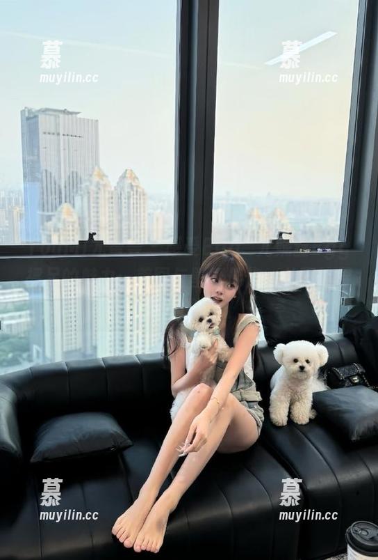 YouMi尤蜜荟-Egg_尤妮丝Egg YouMi尤蜜荟 - 感受Egg_尤妮丝Egg裸足的魅力:美图与壁纸伴你,共同追寻生活的美好
