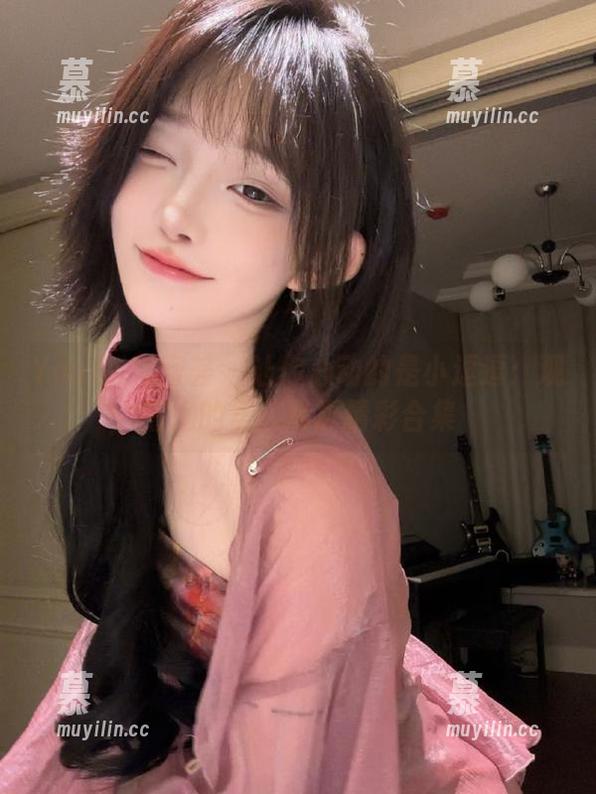 YouMi尤蜜荟 - 让你心动的是小逗逗：观看她的居家写真精彩合集