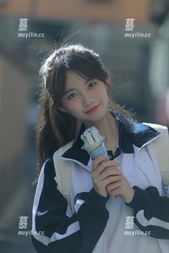 YouMi尤蜜荟-欧阳LuLu YouMi尤蜜荟 - 一组欧阳LuLu泳衣图片,让你在图片中感受阳光与沙滩的畅快!