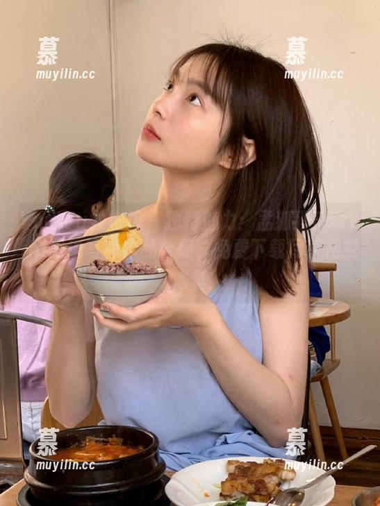 YouWu尤物馆-孟狐狸FoxYini YouWu尤物馆 - 独特魅力:孟狐狸FoxYini眼镜写真作品合集,免费下载尽享视觉盛宴