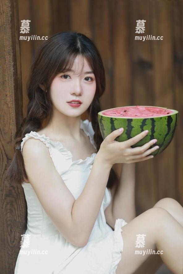 beautyleg-Lorraine beautyleg - 融合时尚与艺术,Lorraine的美足写真作品引人注目