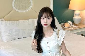 beautyleg – Lynn带来的裤里丝图集，免费下载让你轻松拥有！