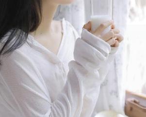 beautyleg – 一组Rita在白裙中的温馨图片合集，感受她梦幻般的气质与无限魅力！