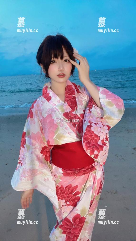 nyako喵子大魔王 在泳池中尽情绽放:nyako喵子大魔王的定制图片美学之旅
