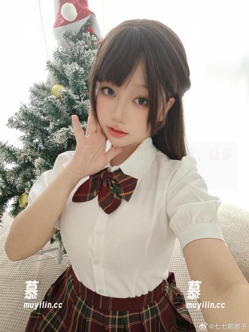 七七娜娜子 燃情红裙:七七娜娜子的图集分享,让你领略她的无限魅力