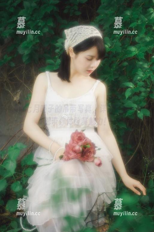 七月喵子 探秘七月喵子的吊带写真,详尽原图与图册带你体验其魅力!