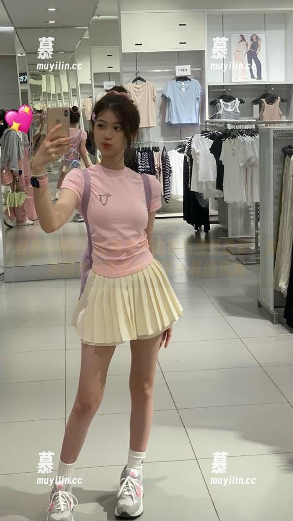 丝慕GIRL-泡芙 丝慕GIRL - 探索泡芙的在线视觉盛宴:体操服作品带你领略不一样的风格