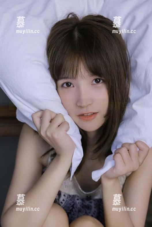 丽柜-Amily 丽柜 - 免费图册:Amily短裤写真完美演绎夏季清新风格