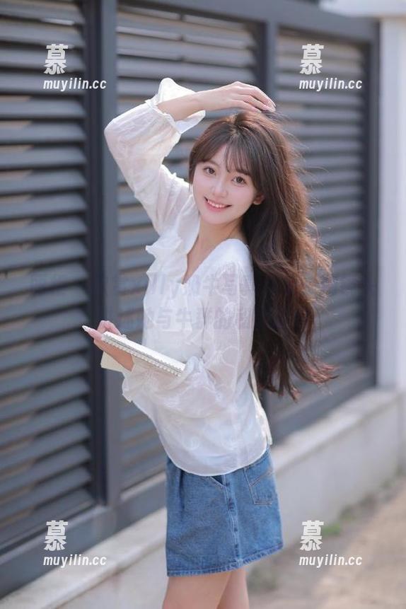 丽柜-xilly 丽柜 - 欣赏xilly奶牛写真合集:用镜头讲述她与牛群的和谐美好