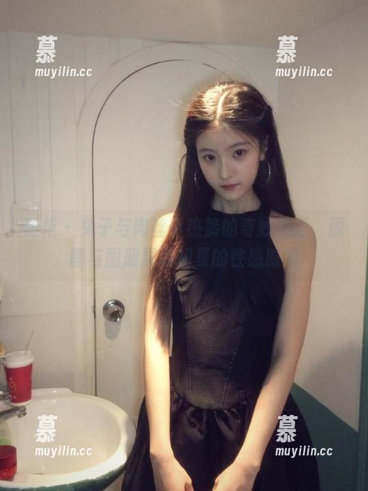 丽柜-兔子 丽柜 - 兔子与肉丝小热裤的奇妙邂逅,原图与图册展现初夏的性感时刻