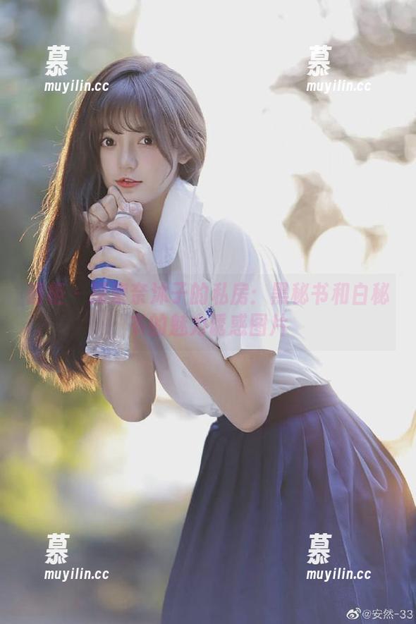 丽柜-奈沐子 丽柜 - 探索奈沐子的私房:黑秘书和白秘书的魅力诱惑图片