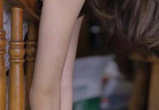 丽柜 – 从小戈的视角看，学姐写真中的独特原图魅力
