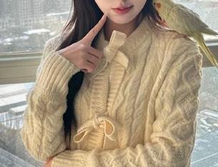 丽柜 – 沉醉于怡萱红裙的美丽：精选图包合集，记录每一帧动人心弦的瞬间