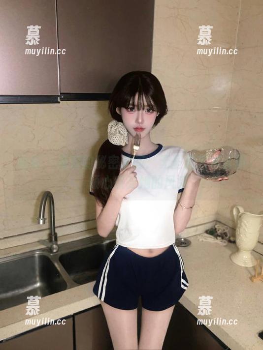丽柜-潼潼 丽柜 - 潼潼的秘密瞬间:无圣光艺术套图,倾心感受她的风采