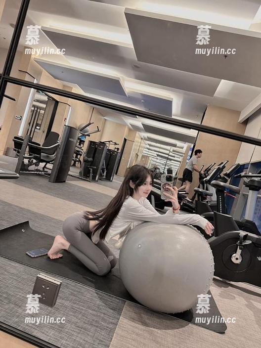 丽柜-肖肖 丽柜 - 亮点满满!肖肖双人写真最新更新,图片记录美好时光