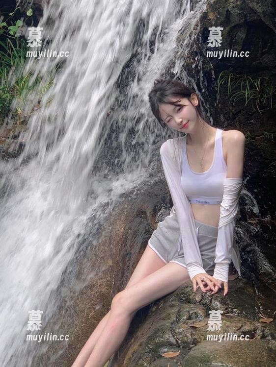 丽柜-语寒 丽柜 - 独特魅力,语寒制服图包精选,带你领略不一样的视觉盛宴!
