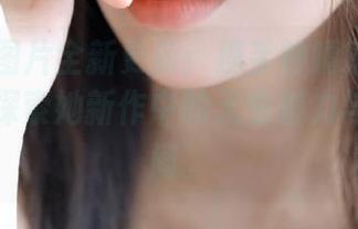 丽柜 – 图片全新更新：携手钟晴感受香丝丽人，探索她新作中的无穷魅力与精彩瞬间。