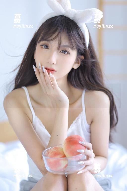 丽柜-露露 丽柜 - 在高清图册中,探秘露露与高跟鞋的时尚故事与独特气质