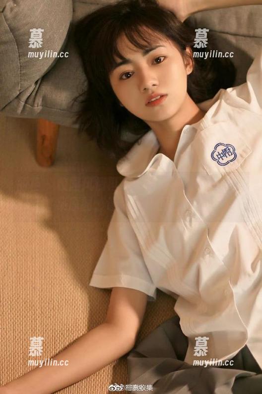 丽柜-黄芬 丽柜 - 校园风情再现:黄芬校服写真作品集原图,让你瞬间回到青春