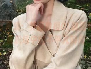 九柒喵写真集：笑面教授OL制服特辑，平庸职场中的不平凡瞬间