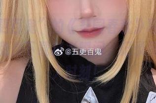 让“五更百鬼”的《梨园春秋》写真集伴随你，免费下载精彩瞬间，记录每一个动人时刻！