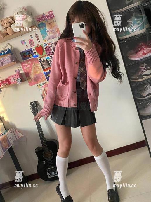 佳佳好难啊全新女友写真图包，带你体验不一样的视觉盛宴！