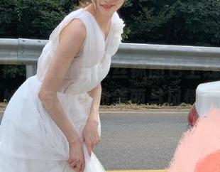 克拉女神 – 最新吕佳丝袜图包上线，探索她无与伦比的美丽与风情！